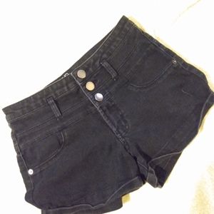 No boundaries jean shorts